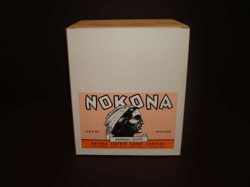 Chico Carrasquel Nokona G32 Light Box